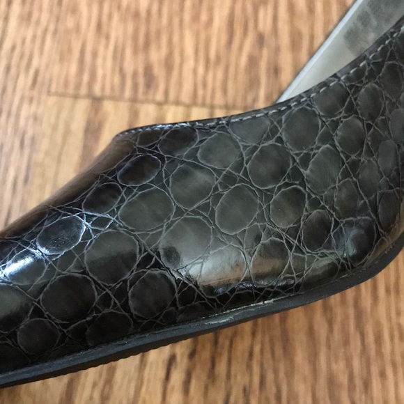Reptile print gray pumps - Picture 3 of 3